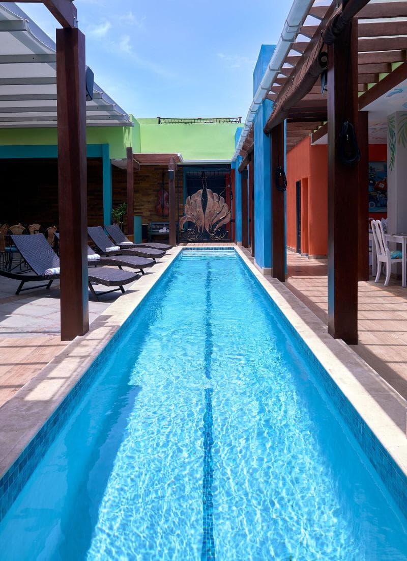 R Hotel Kingston 3