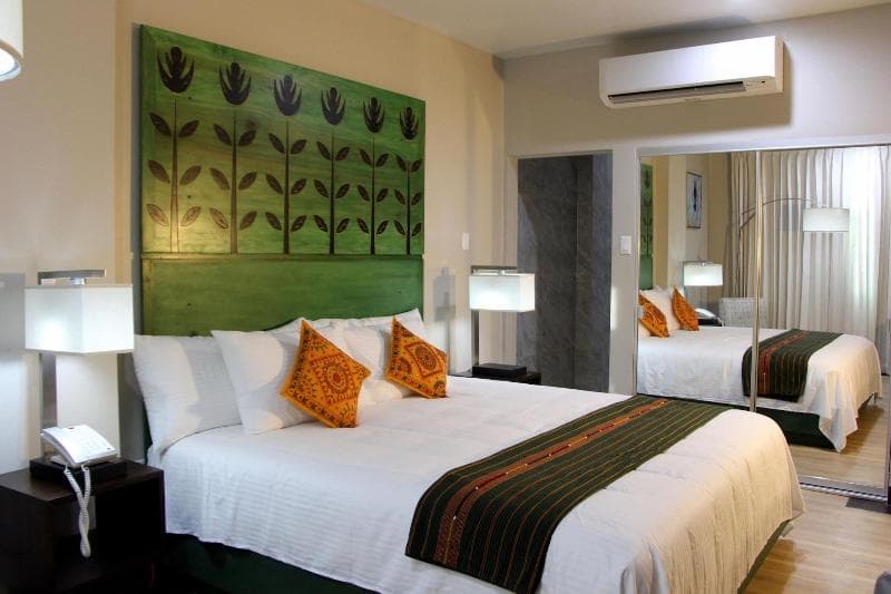 R Hotel Kingston 5