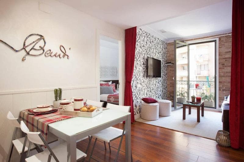 Enjoybcn Gaudi Apartments 3