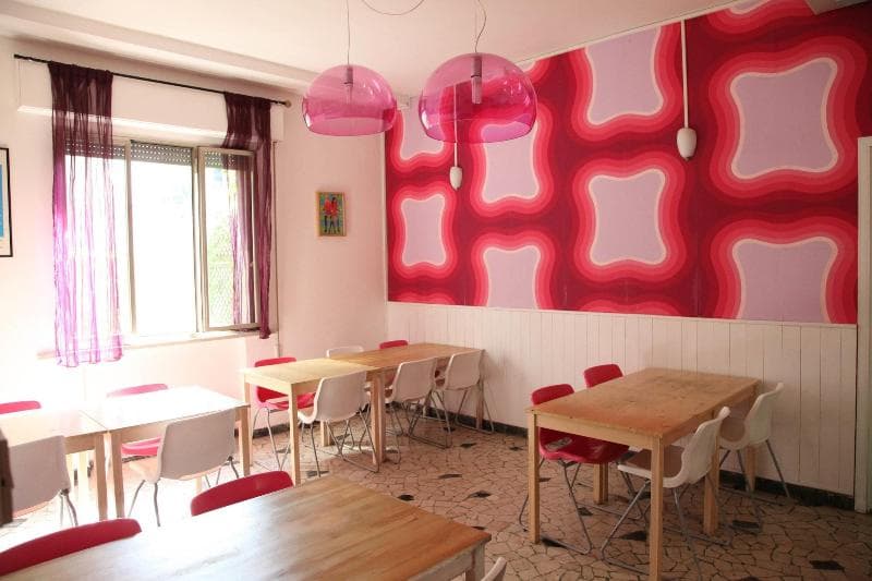 Sunflower City Backpacker Hostel & Bar 3