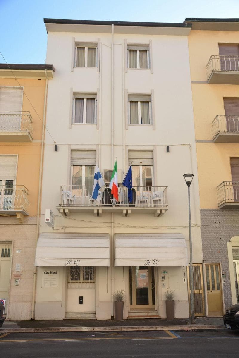 City Hotel 4