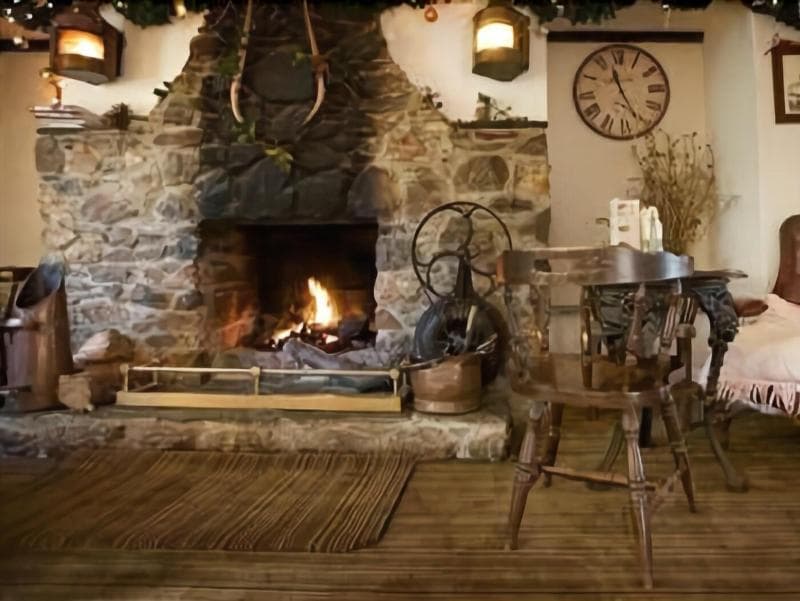 The Crooked Inn 4