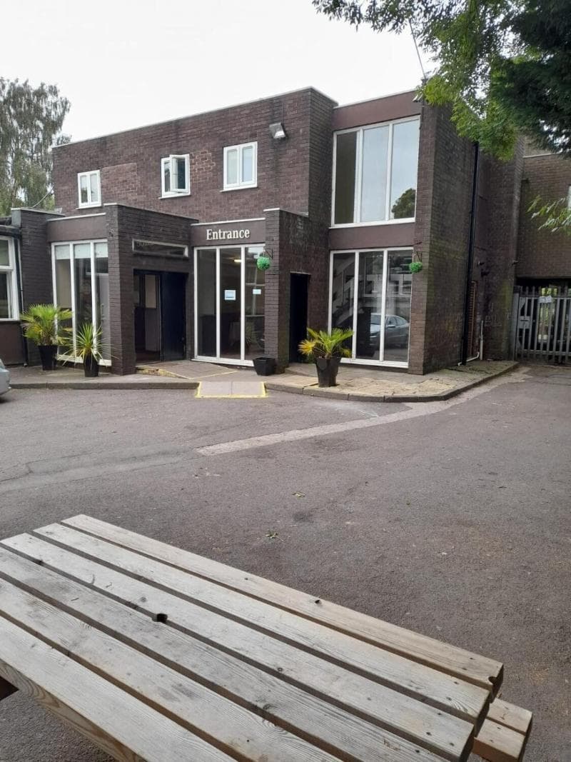 The Avenue Lodge 5