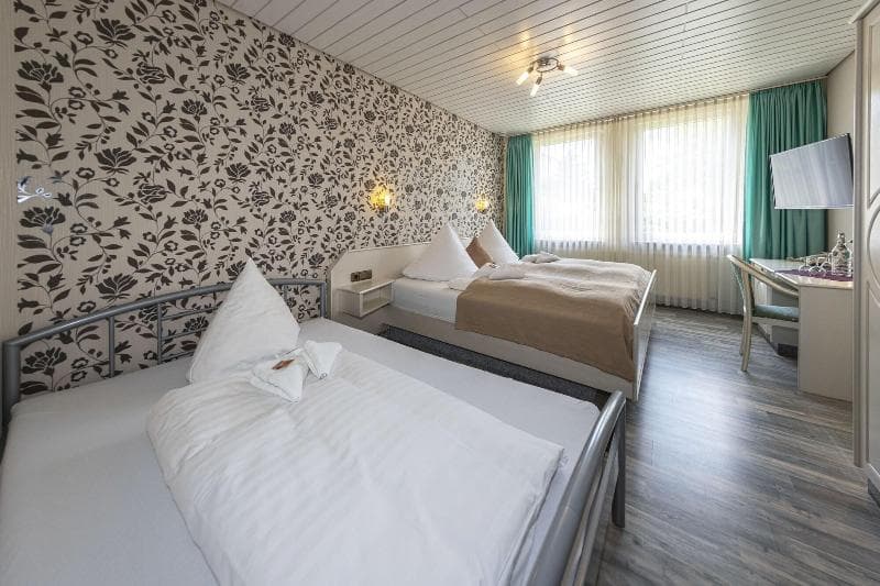 Landhotel Zum Niestetal 4