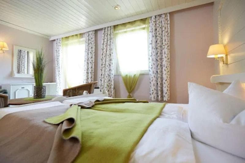 Hotel Schlossblick Chiemsee photo 1