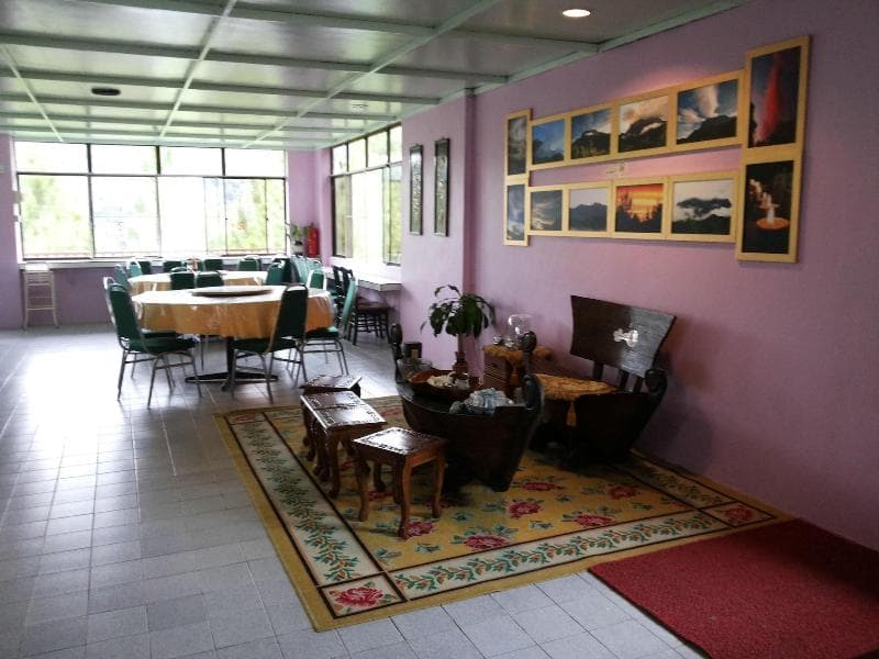 Wayn Zen Rose Cabin main