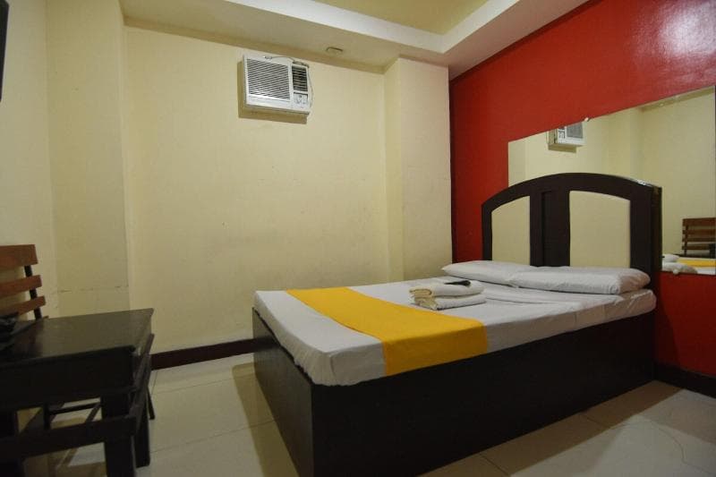 Oyo 894 Cosmo Hotel P Campa Manila 4
