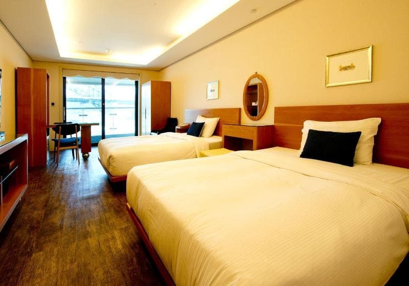 Tongyeong Geobukseon Hotel 4