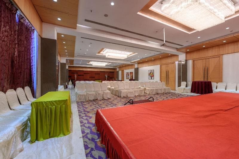 The Ssk Solitaire Hotel & Banquets main