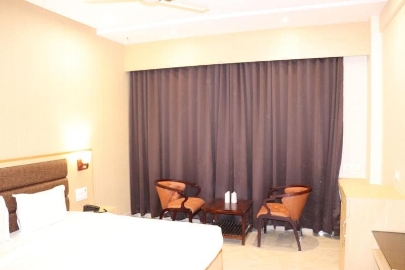 Hotel Aarunya Royale 5