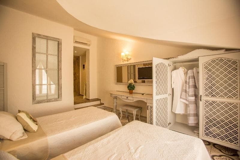 S3 Orange Hotel 3