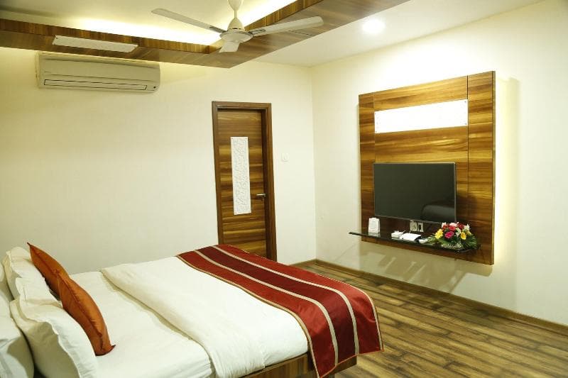 Surya Hotel photo 1