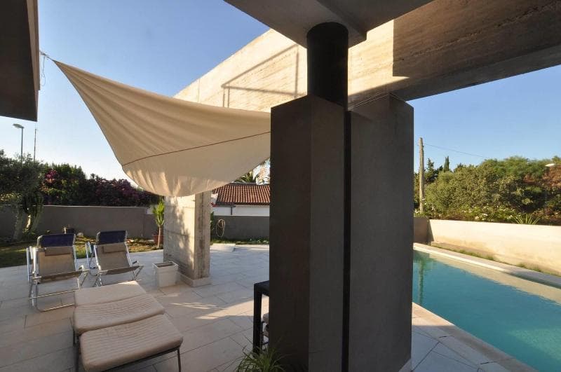 Art House Margine Rosso main