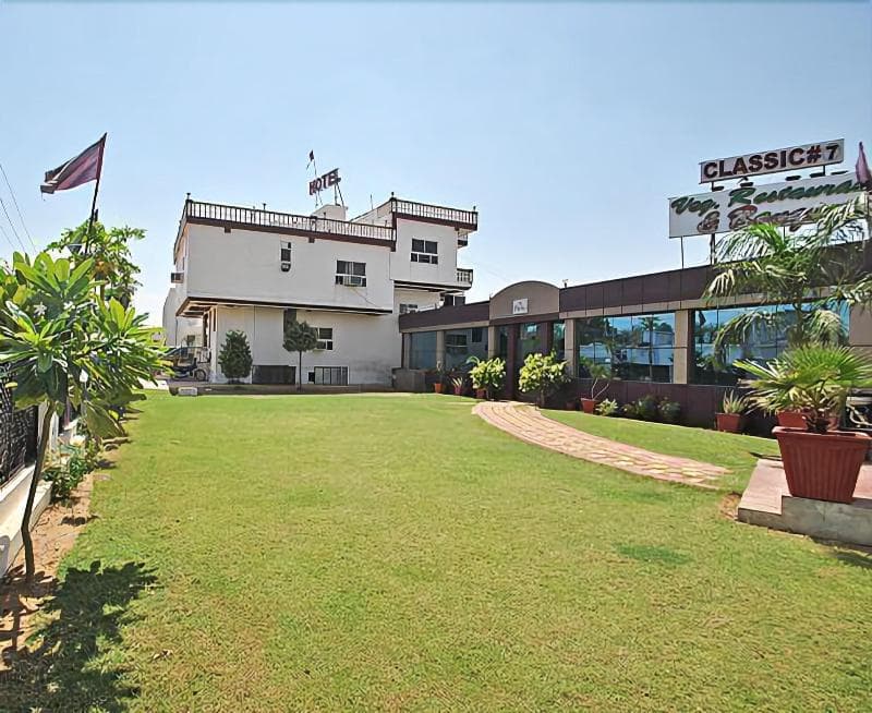 Classic 7 Hotel & Restaurant 5