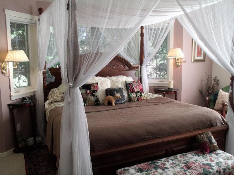 Inn to the Woods Bed & Breakfast main