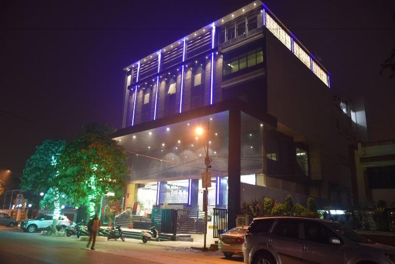 Hotel Moments Lucknow 4