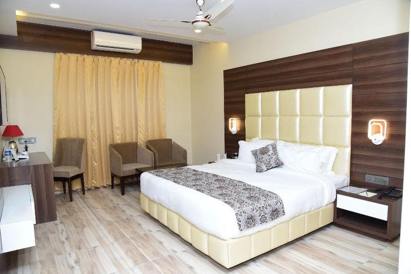 Hotel Moments Lucknow 5