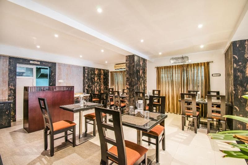 Fabhotel Jansi Deluxe Gandhipuram main