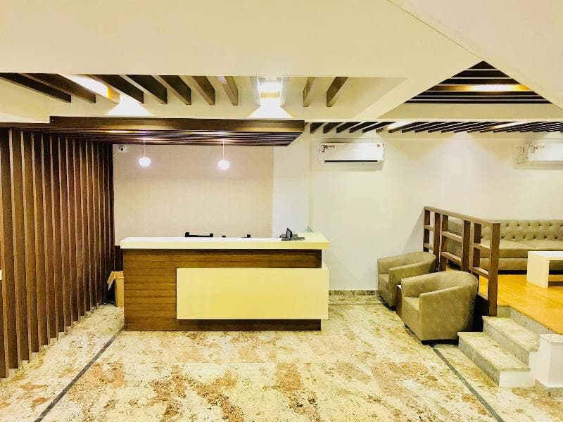 Regalia Inn & Suites photo 1