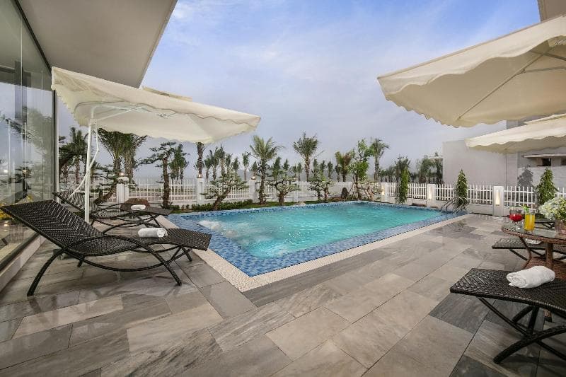 Tuan Chau Kingly Villa main