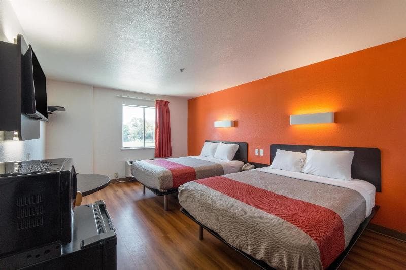Motel 6 San Antonio Downtown/Alamodome 5