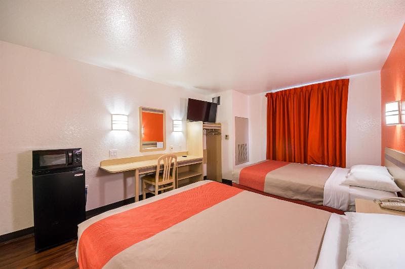 Motel 6 San Antonio - Sea World North 3