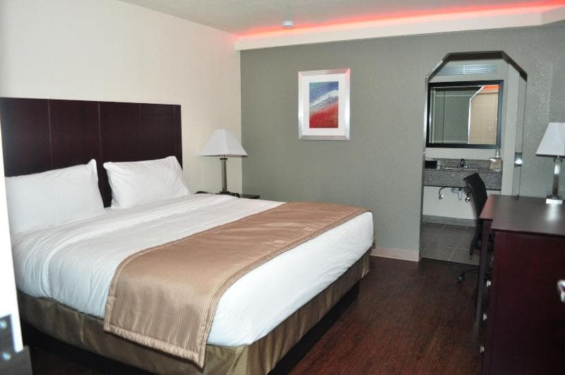 Trinity Suites Downtown Dallas 3