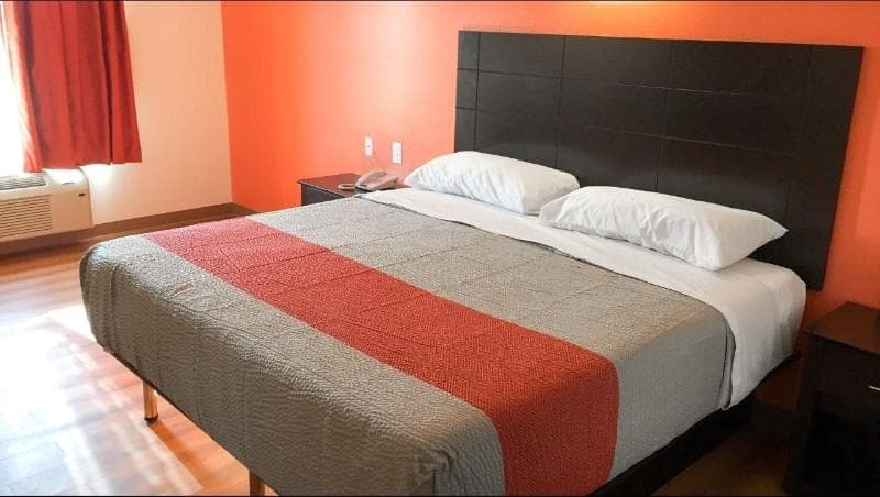 Motel6 Peoria, IL photo 1
