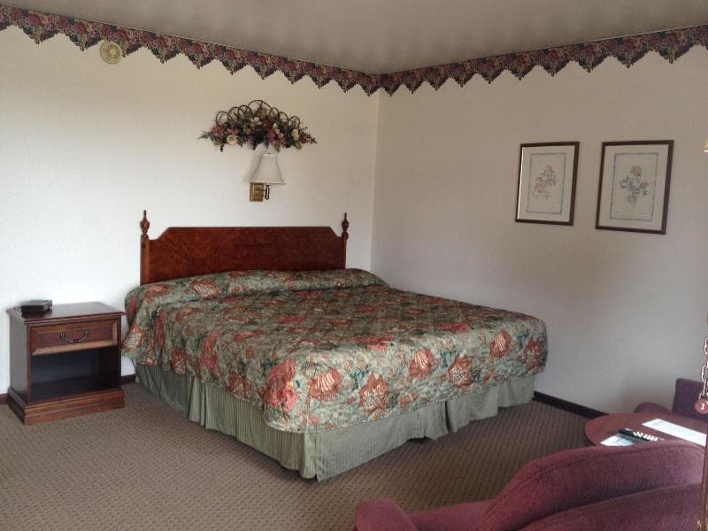 Crest Country Inn photo 1