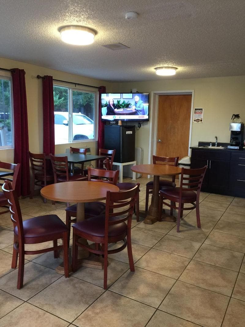 Smokey Point Motor Inn main