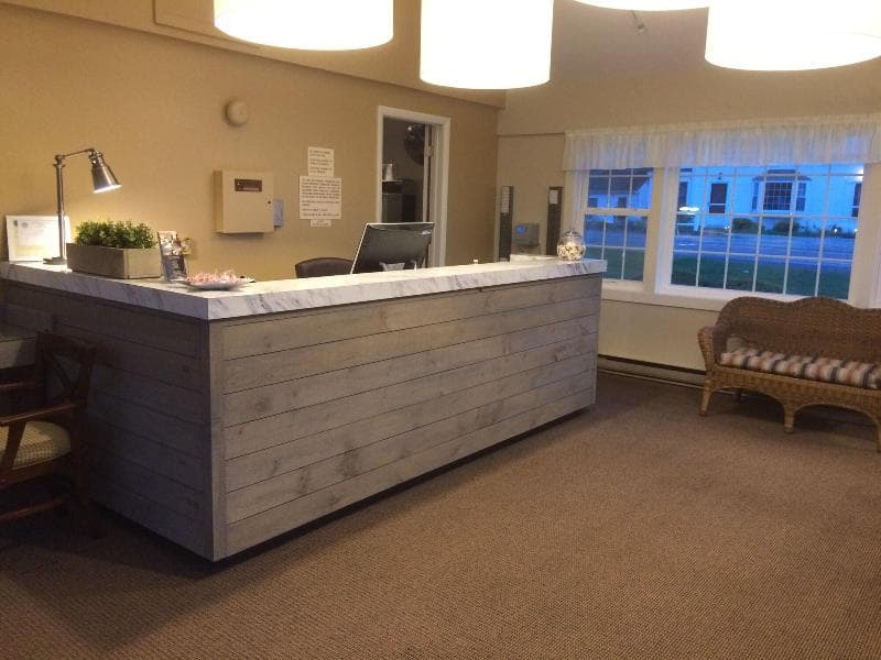 Holiday Hill Inn & Suites 4