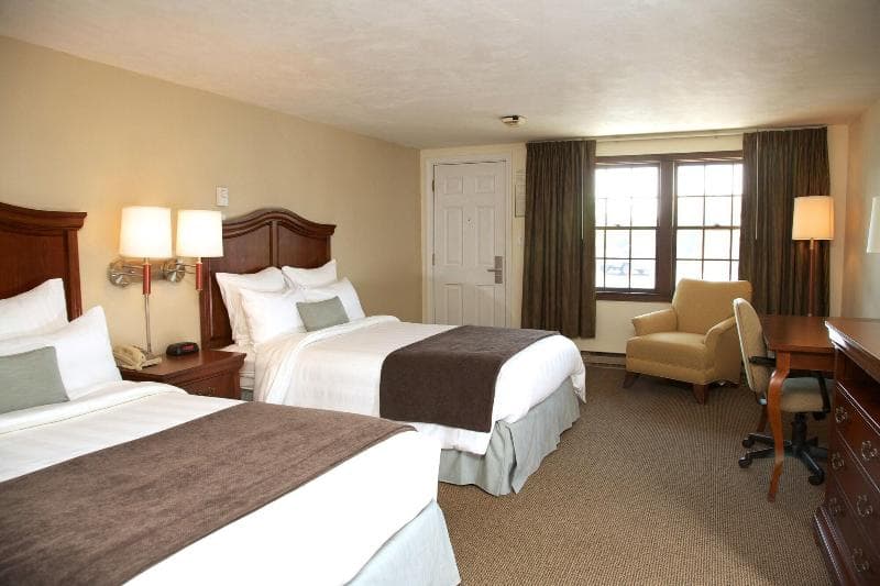Holiday Hill Inn & Suites 3