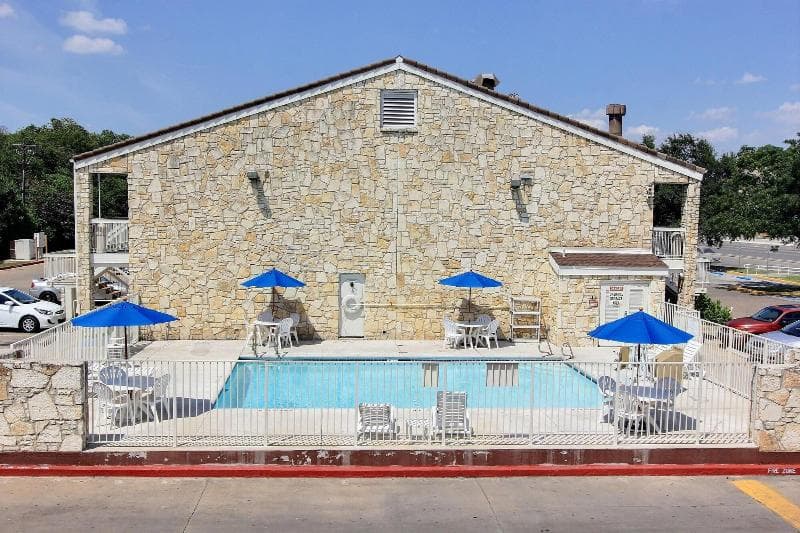 Motel 6 Austin Central - South/Univ. Of Tx photo 1