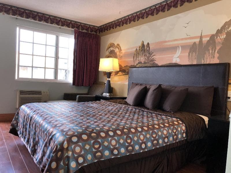 Stardust Inn I-805 Naval Base 5