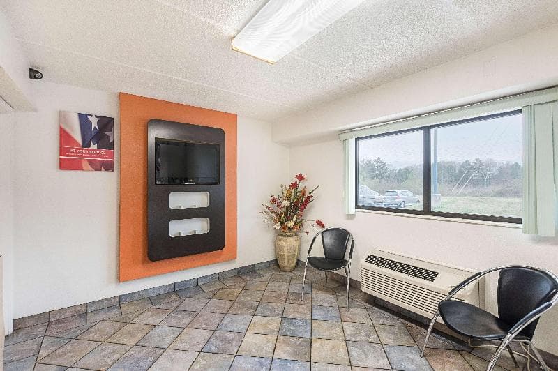 Motel 6 Charlotte Coliseum 3