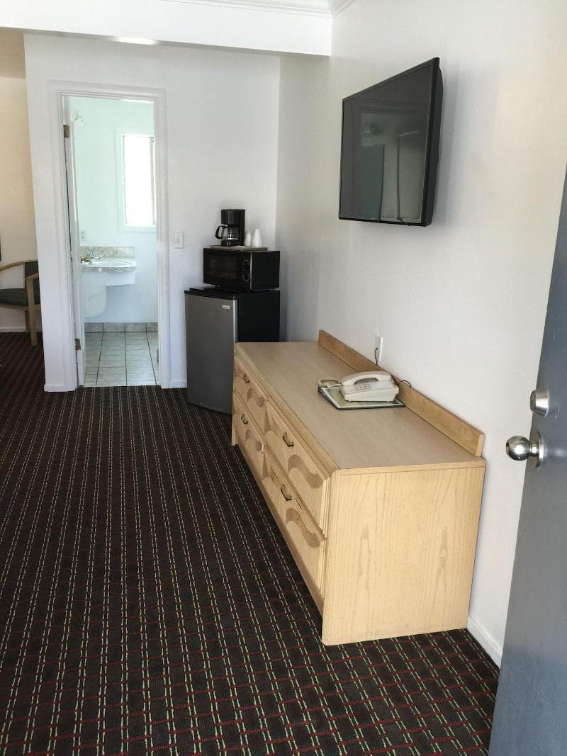 Lark Motel main
