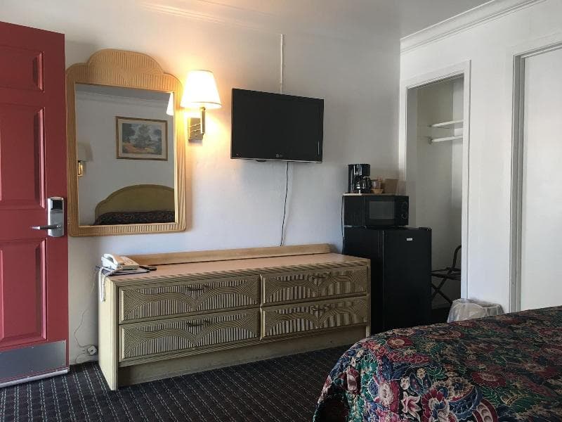 Lark Motel 5