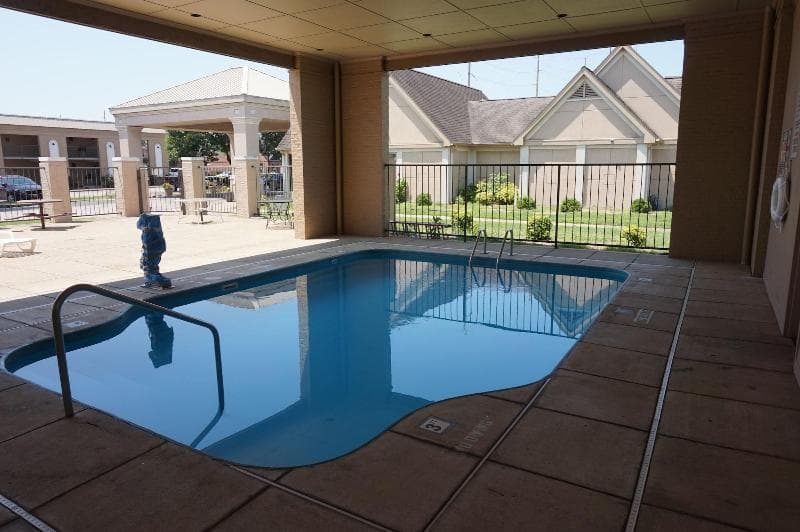 1 Life Studio And Suites 3