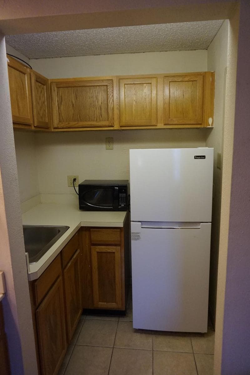 1 Life Studio And Suites 5