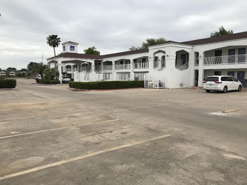 Express Inn Tomball 5
