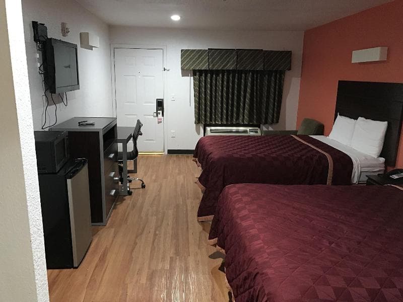 Express Inn Tomball 3