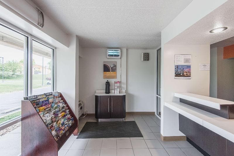 Motel 6 Overland Park Ks photo 1