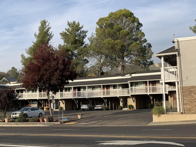 Elmwood Motel 4