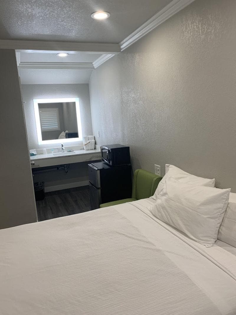 Elmwood Motel 3