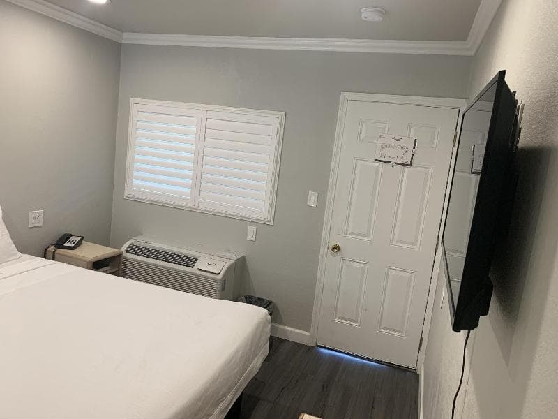 Elmwood Motel 5
