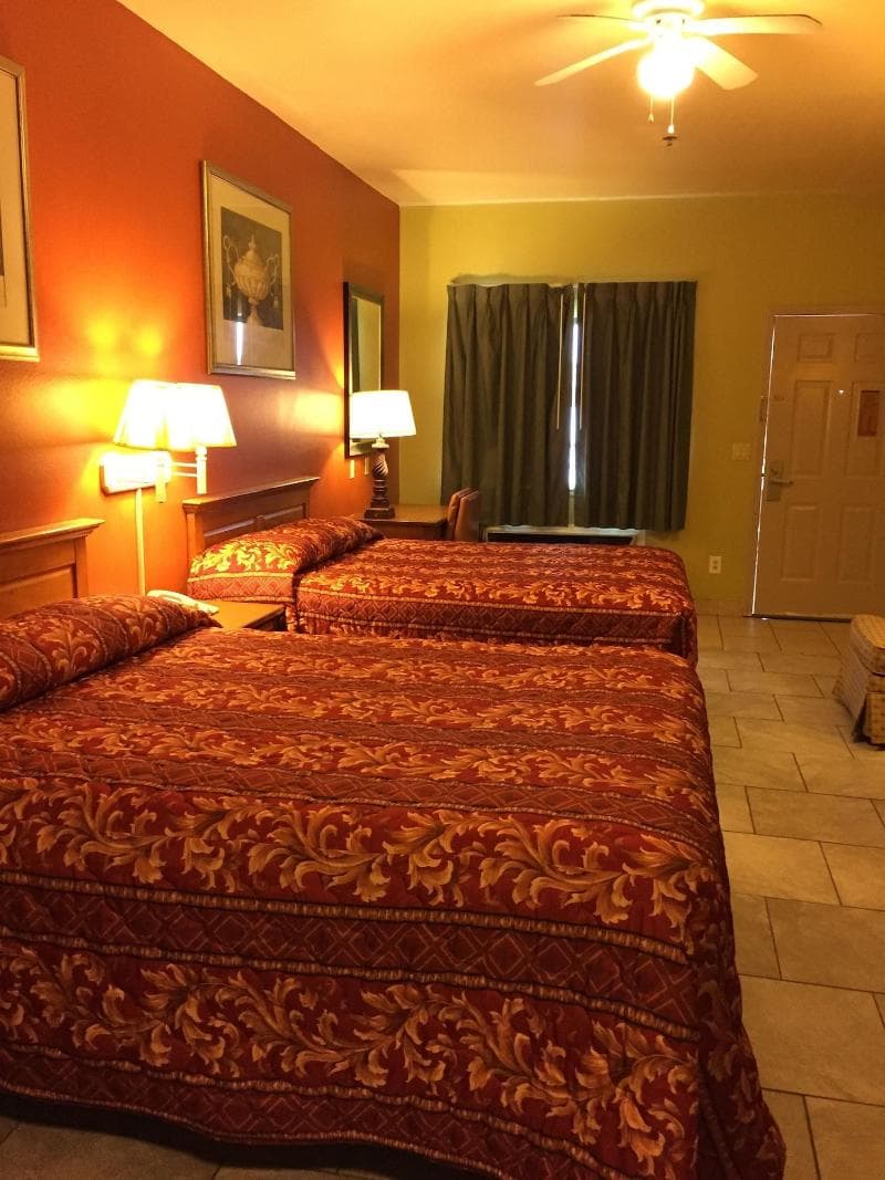 Boca Chica Inn & Suites 4
