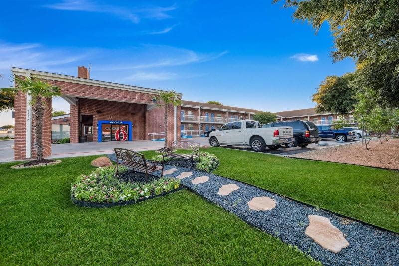 Motel 6 Dallas - Plano Northeast 4