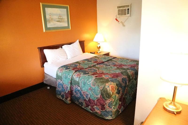 Crows Nest Inn Tawas 3