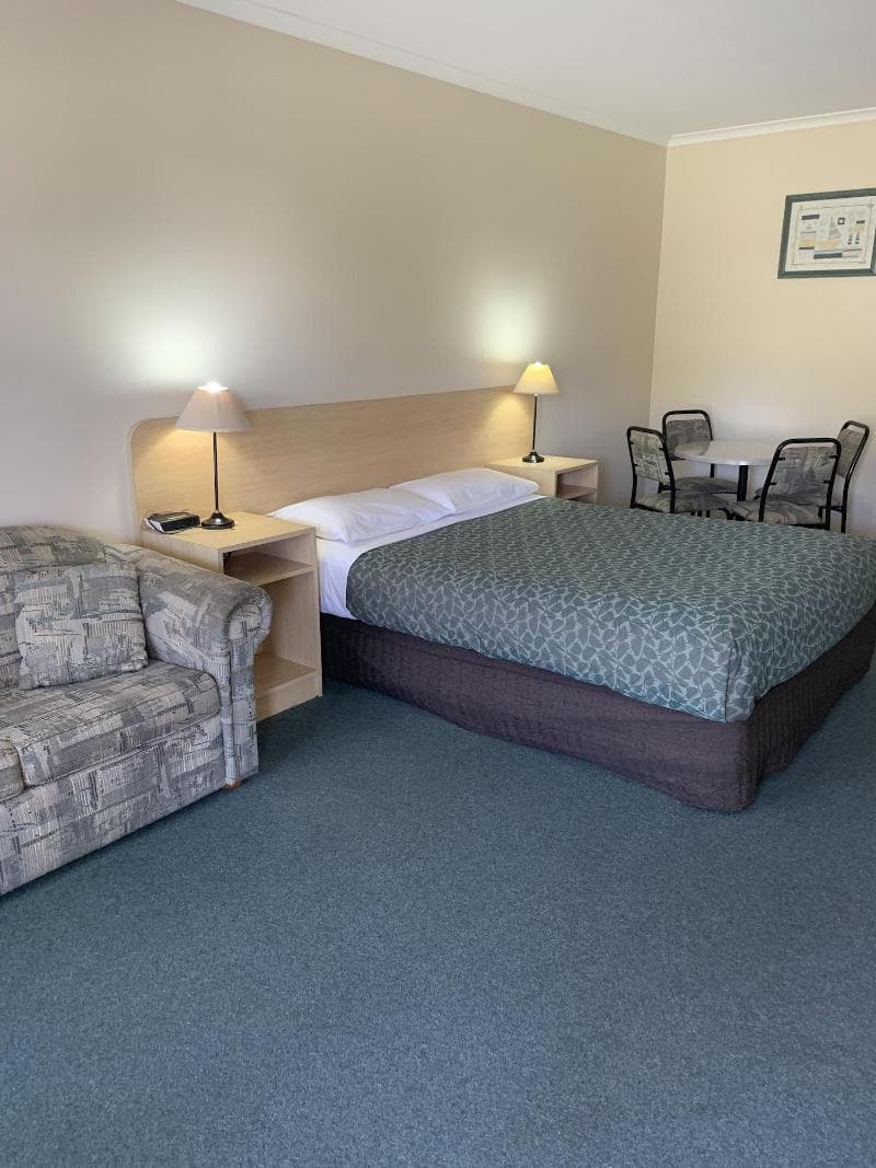 Arthur Phillip Motor Inn main