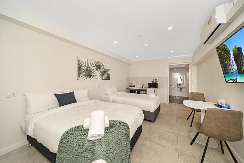 Carlton Suites 3
